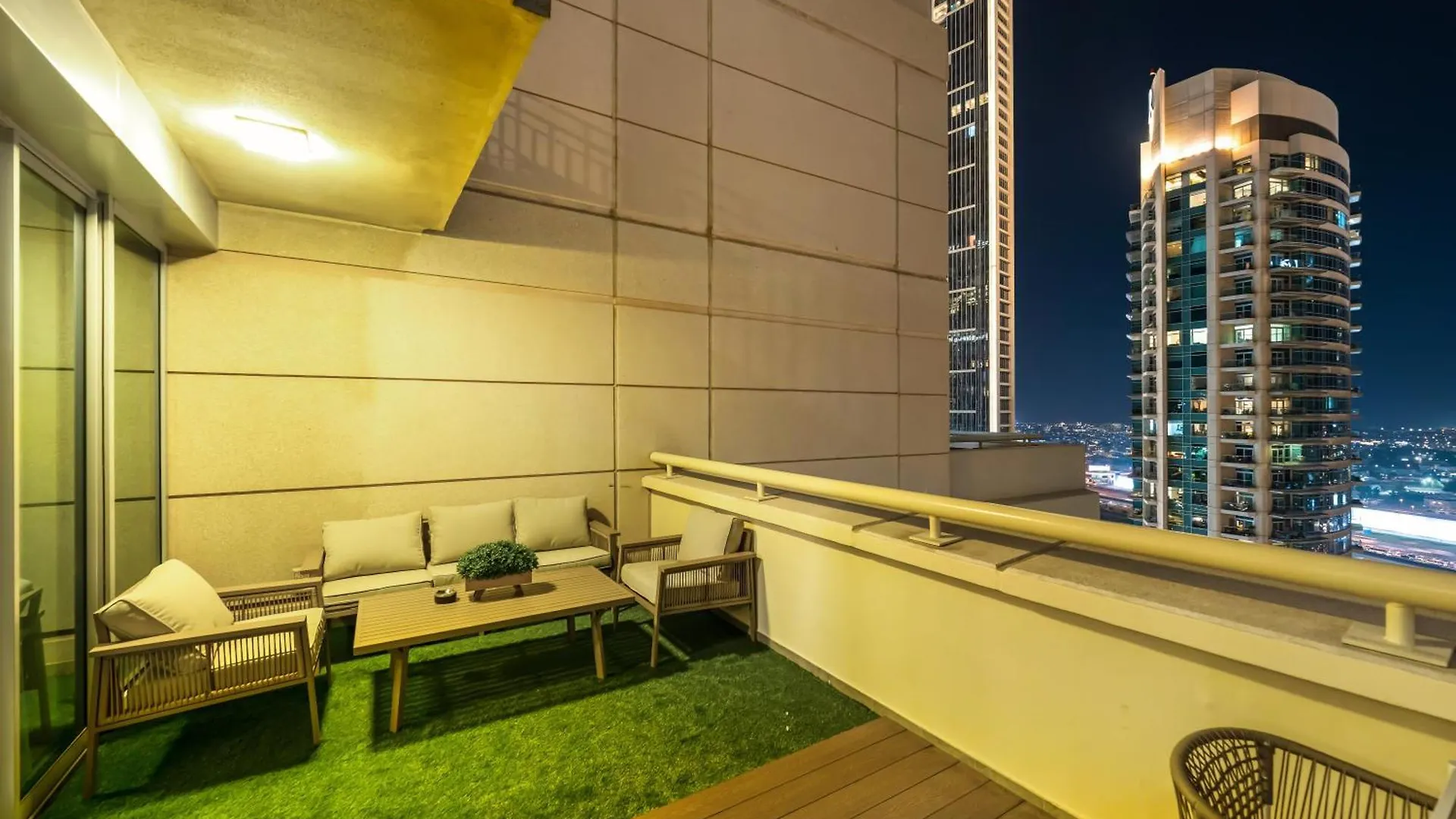 The Skyline Suite Luxury Downtown Retreat Dubai